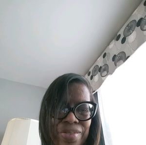 Meet your Posher, Johnsie